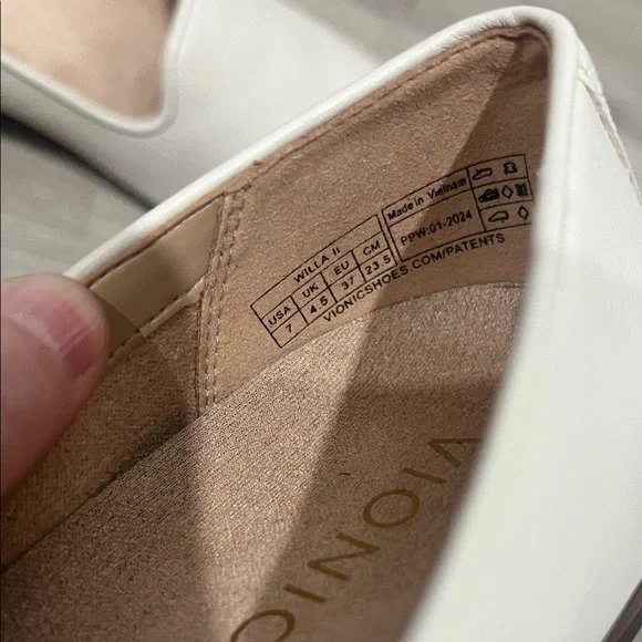 New! Vionic Cream Willa II Slip On Leather‎ Loafers, Size 7. - Picture 7 of 7